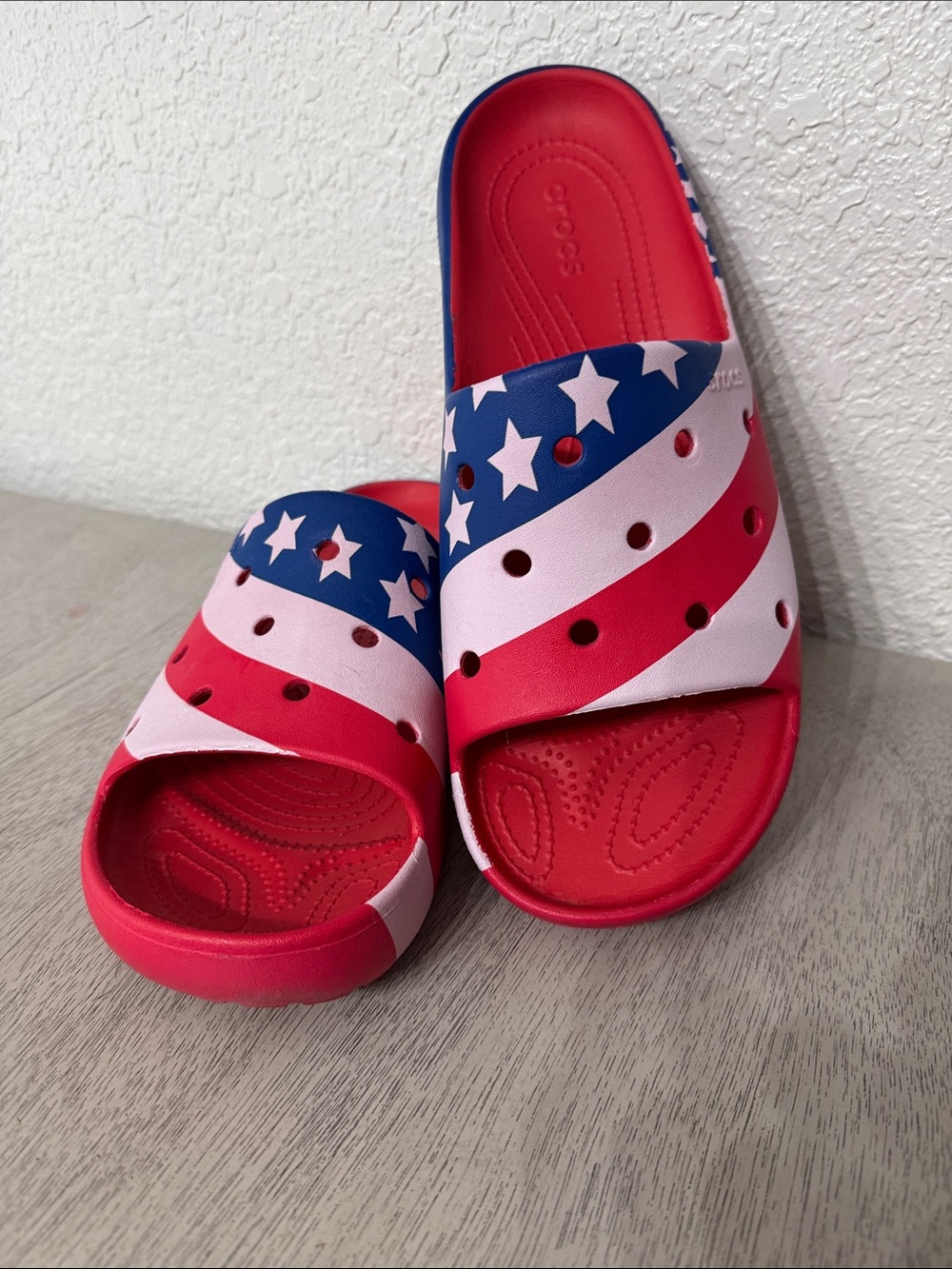 CROCS Men's Americana Slide Sandals - Red, White & Blue